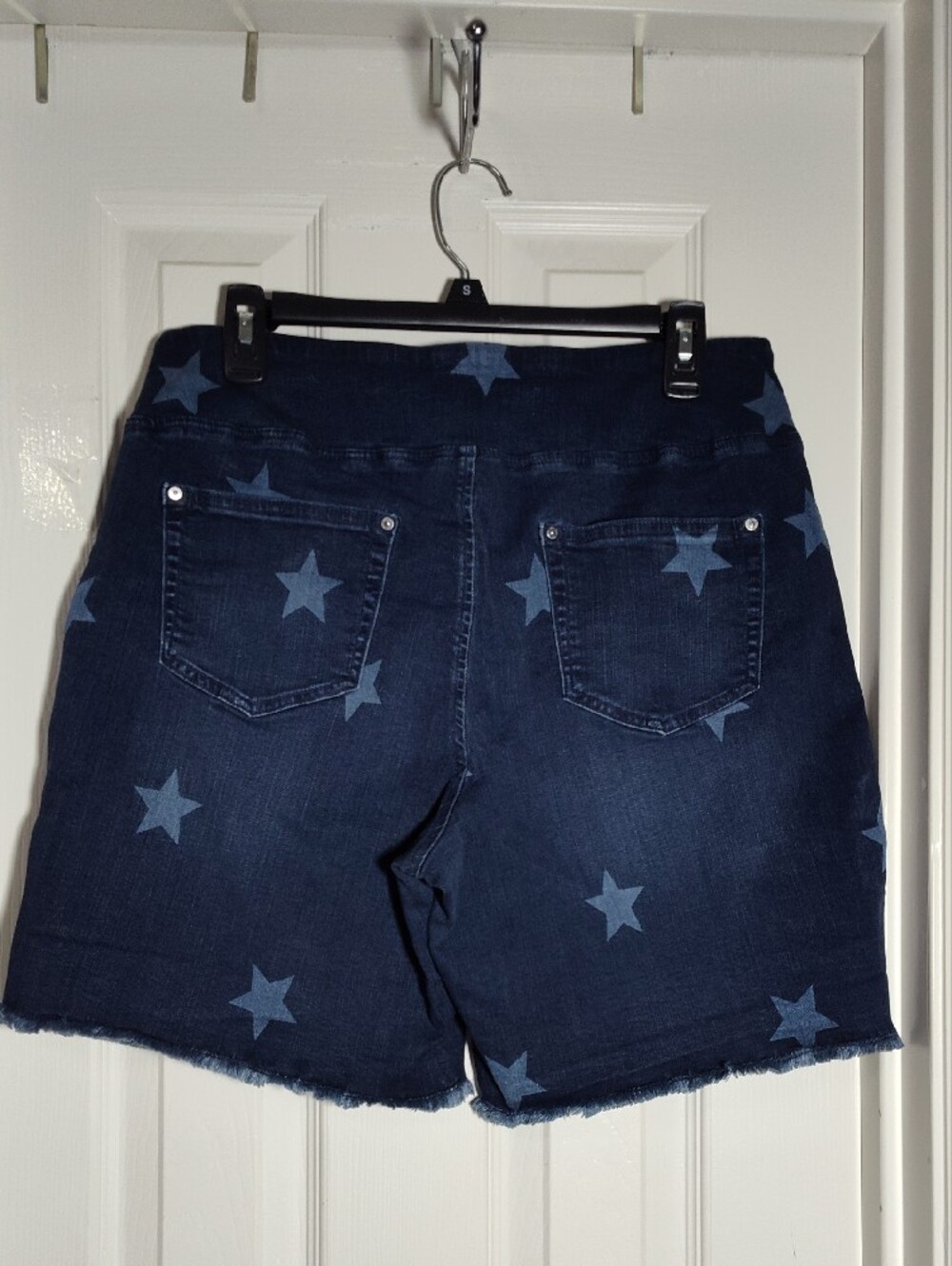 Belle by Kim Gravel Navy Star-Print Denim Shorts Stretchy Size 14 - Picture 3 of 9